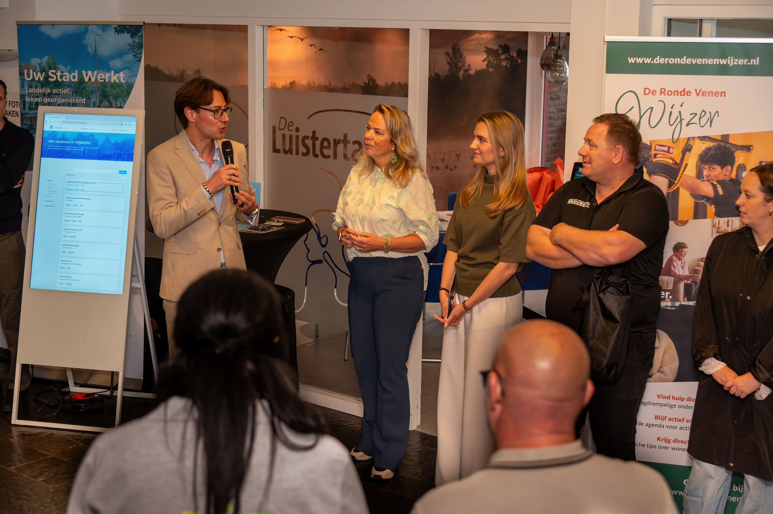 pbweek37_26080_Drukbezochte banen- en stagemarkt brengt talent en bedrijven samen foto1