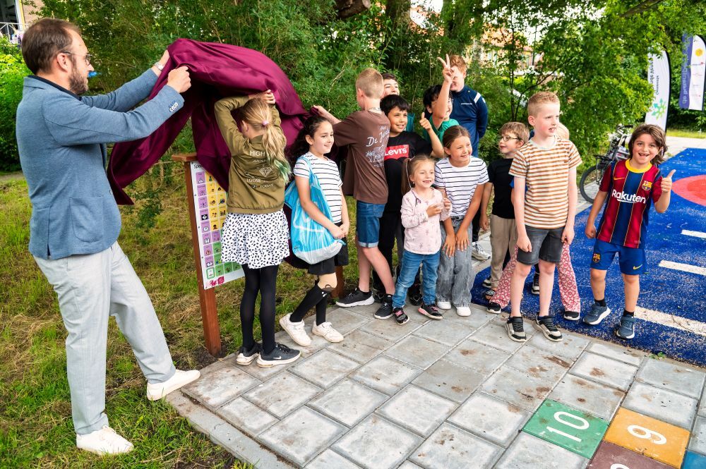 pbweek00_260xx_Groot feest bij opening vernieuwde en inclusieve speeltuin in Mijdrecht1