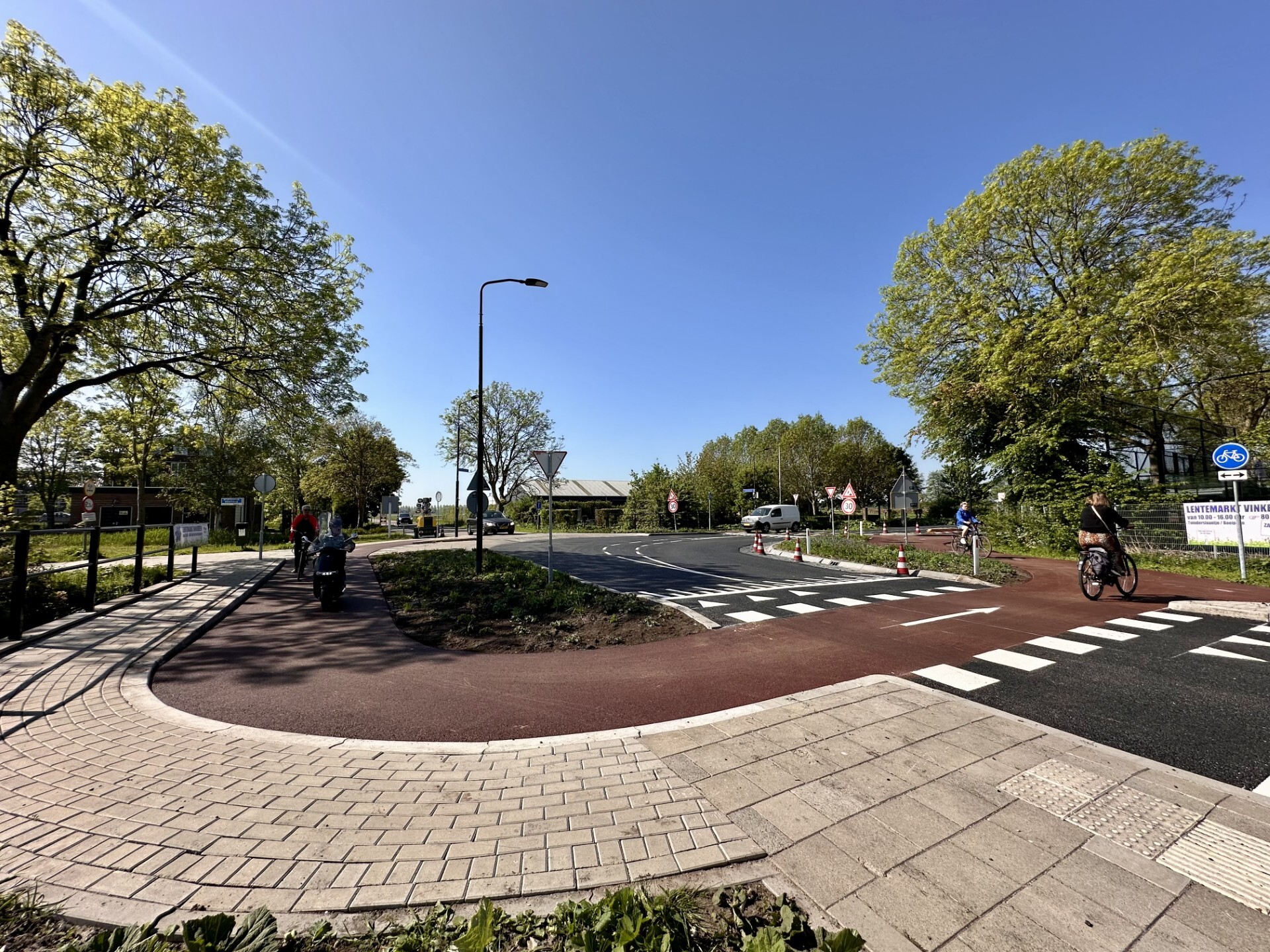 Vernieuwde kruispunt Vinkeveen